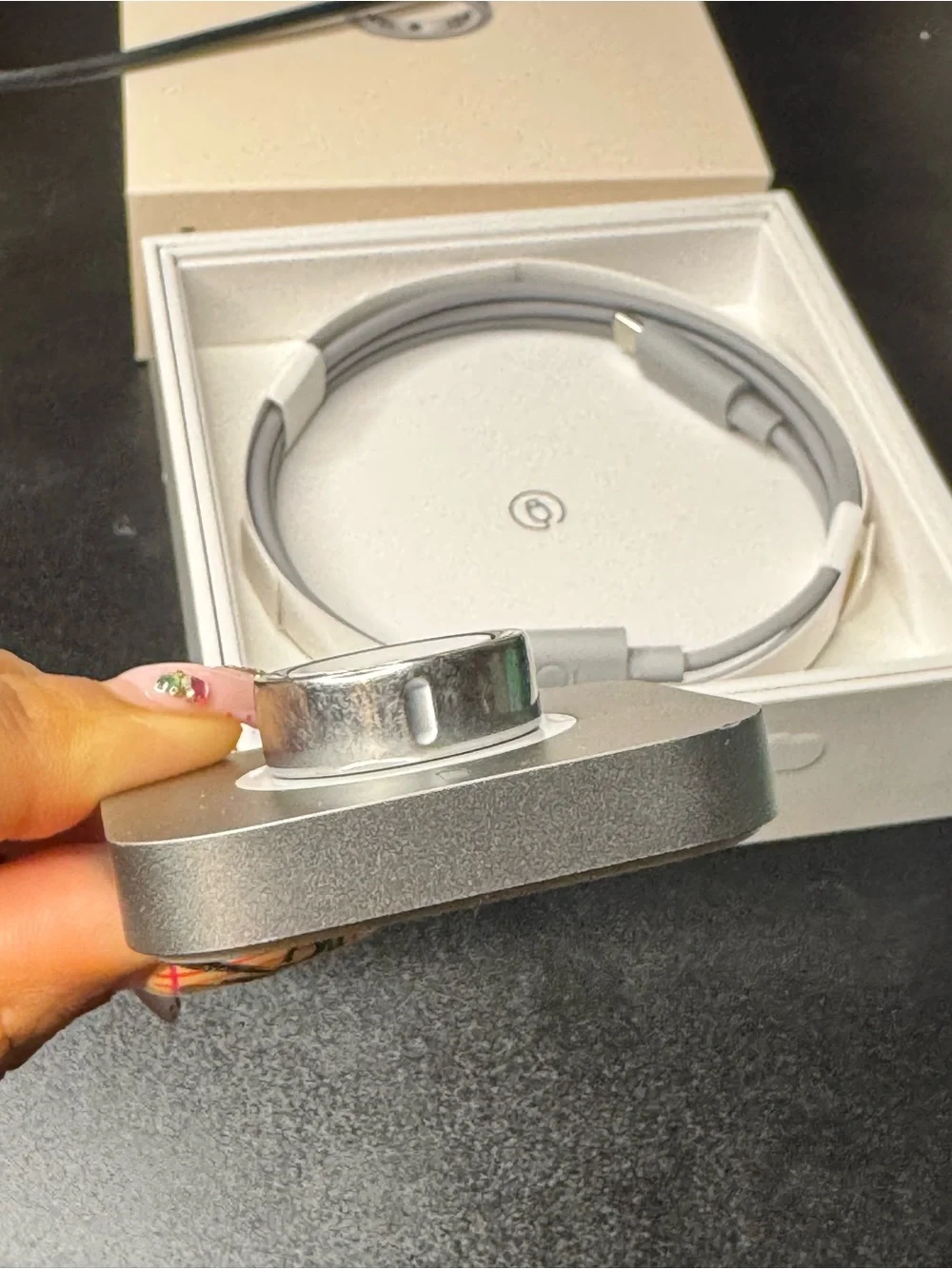 Oura Ring 4 silver with charger and cable (SIZE 7)